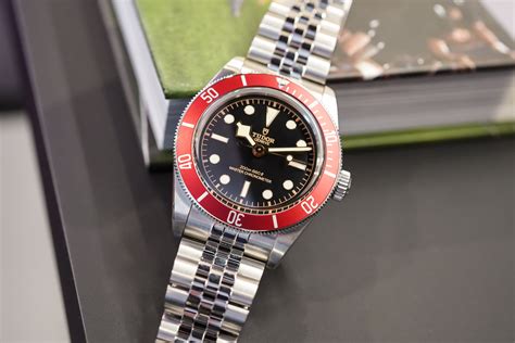 tudor m7941a1a0ru-0001|tudor burgundy master chronometer.